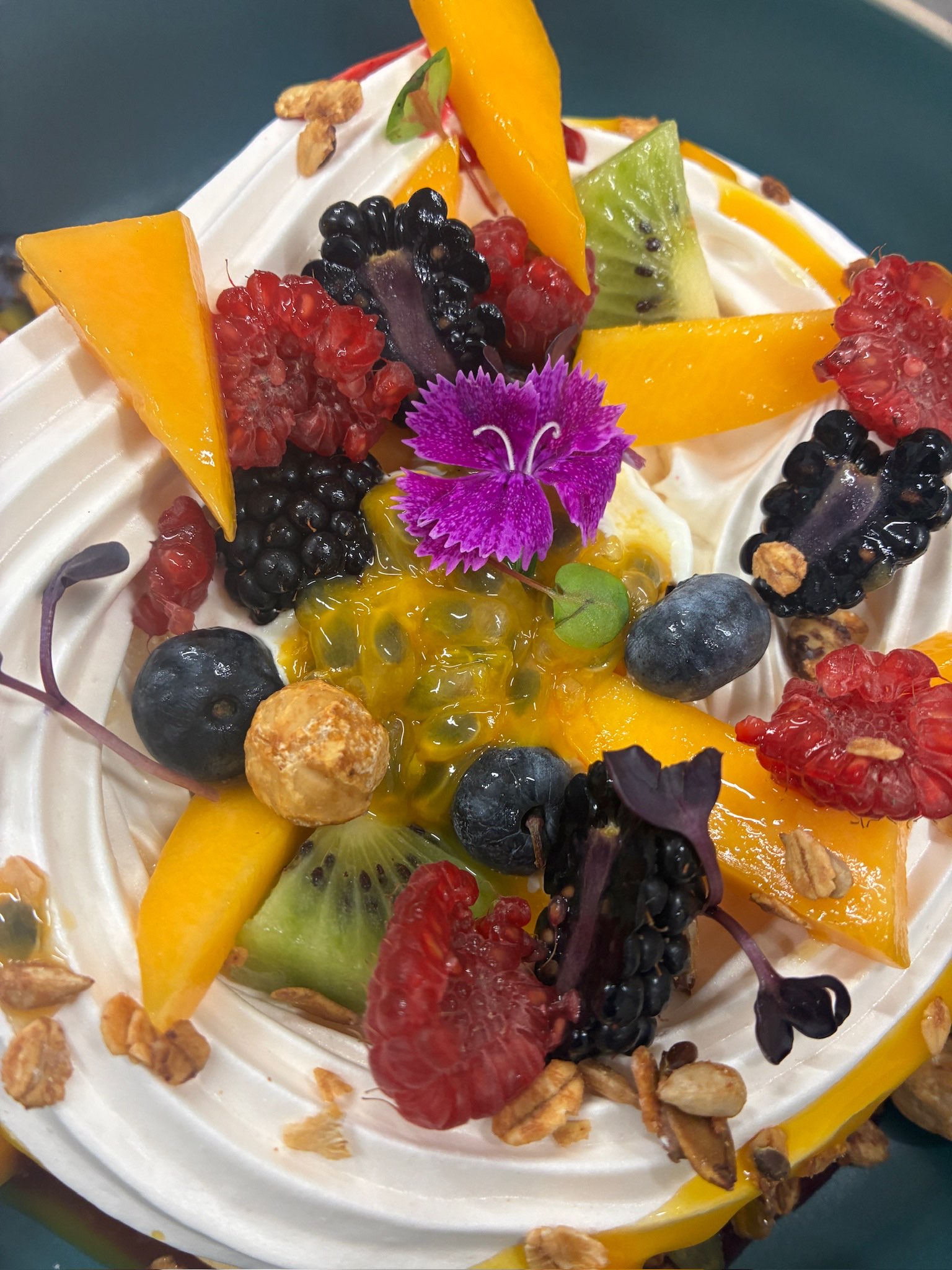Pavlova aux fruits frais